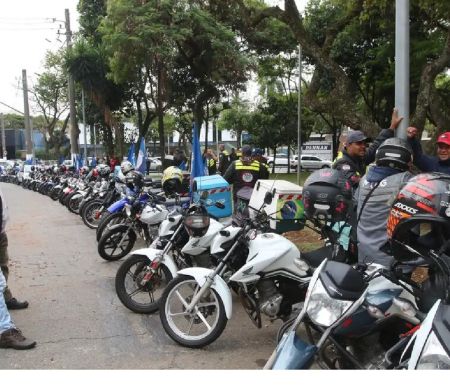 Nova linha de crédito para motociclistas de aplicativos está em elaboração