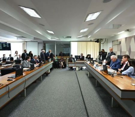 Comissão do Senado aprova PEC que fortalece independência do BC