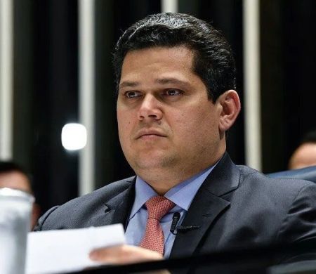Senado prioriza projetos controversos e adia definição sobre PEC do 6x1