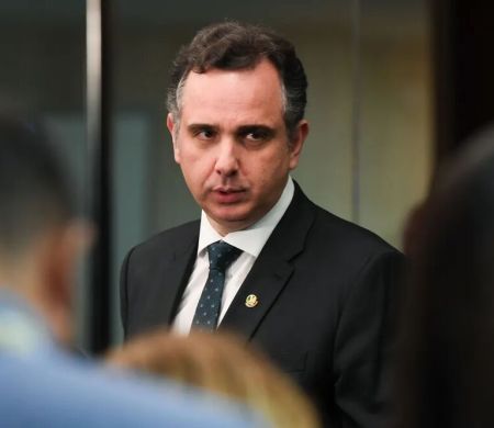 Pacheco entra em campo para promover diálogo entre Lula e Alcolumbre