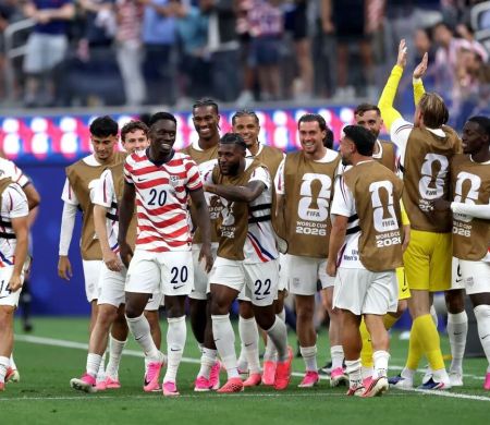 Estados Unidos goleia Paraguai em estreia na Copa do Mundo