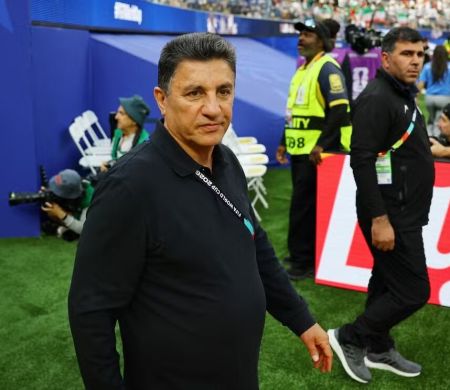 Chefe da Fifa vai ao vestiário iraniano, e treinador desabafa sobre injustiça