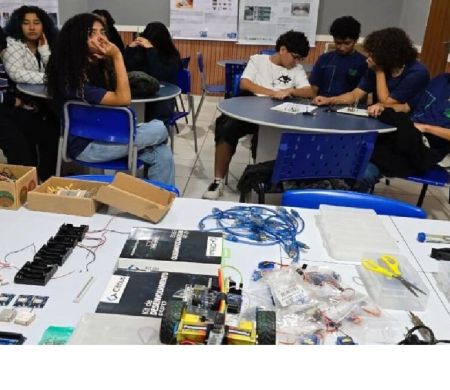 Escola de Corumbá vira referência em ciência e tecnologia no Pantanal