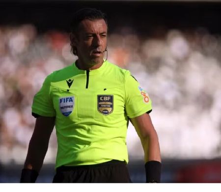 Trio brasileiro, liderado por Raphael Claus, apita Espanha e Arábia Saudita