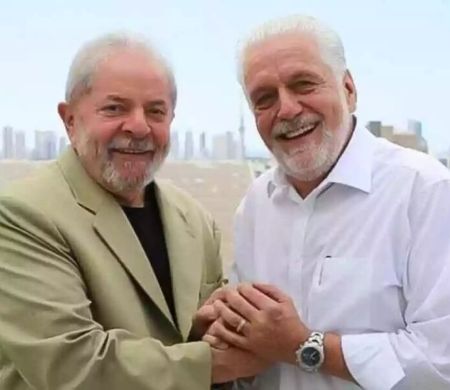 Jaques Wagner anuncia saída da liderança do governo no Senado