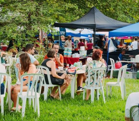 Praças da Capital reúnem feiras e arte neste final de semana