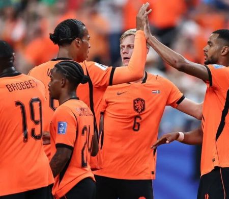Holanda faz 5 a 1 na Suécia e completa 14 jogos invictos