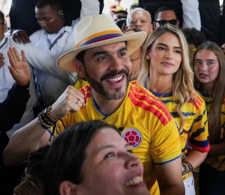 La Espriella é eleito presidente e marca retorno da direita na Colômbia