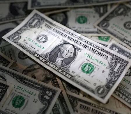 Com negociações entre Irã e EUA no radar, dólar abre estável&nbsp;