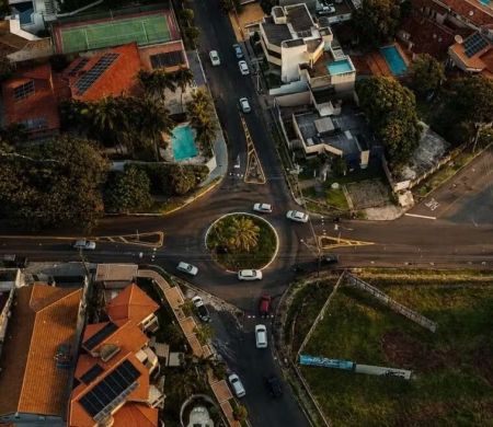 Prefeitura implanta mão única e novos semáforos em bairro de Campo Grande