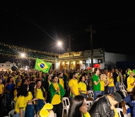 Cidade da Copa recebe torcida brasileira para duelo com o Japão