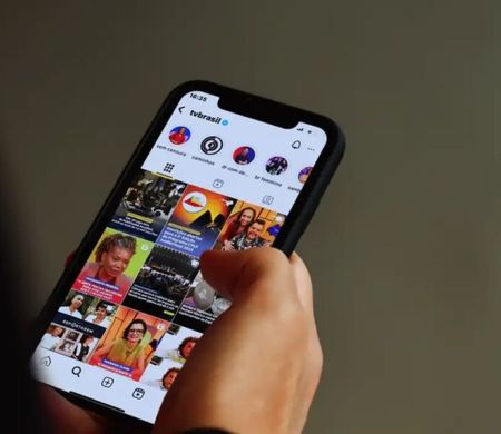 Redes sociais causam polarização e isolamento político em jovens, diz estudo