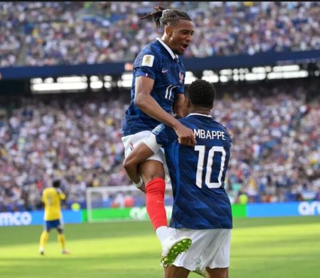 França vence fácil a Suécia com show de Mbappé e vai pegar o Paraguai&nbsp;