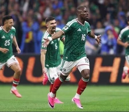 México derrota Equador, avança às oitavas e quebra jejum de 40 anos