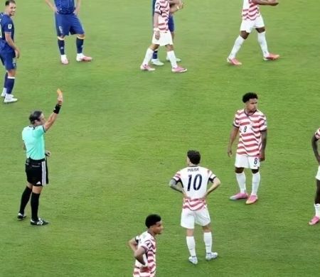 Com um a menos, EUA fazem 2 a 0 na Bósnia e estão nas oitavas da Copa&nbsp;
