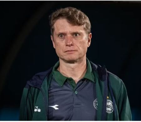 Fernando Seabra desiste do Vasco e comunica que continua no Coritiba