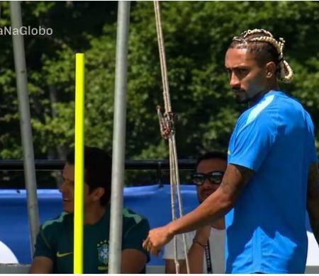 Treino tem Raphinha e nenhuma pista sobre substituto de Paquetá
