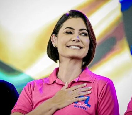 Michelle diz que política para surdos é do governo Bolsonaro