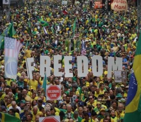 Direita volta a superar a esquerda no Brasil, aponta pesquisa Datafolha