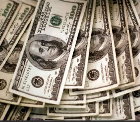 Dólar abre o dia estável e sem influência de fatores externos