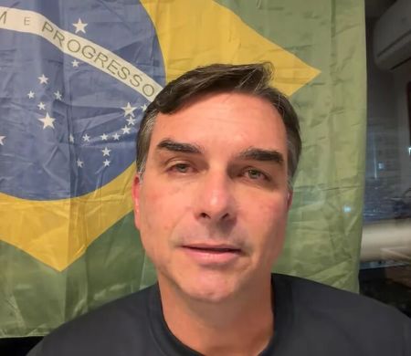 Flávio diz que Moraes interfere nas eleições ao vetar visitas a Bolsonaro