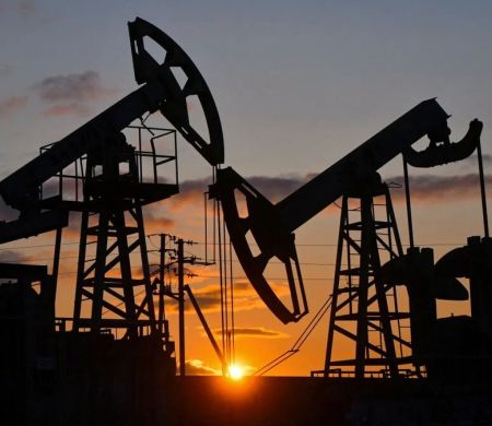 Petróleo atinge maior nível em um mês com queda no tráfego em Ormuz
