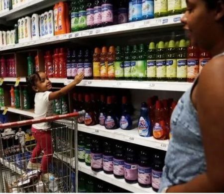 Queda do setor de serviços em maio surpreende analistas