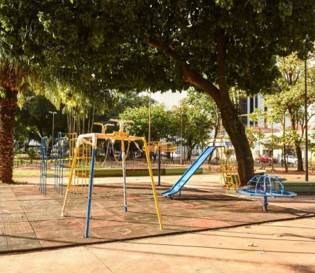 Novo playground é instalado na Praça Ary Coelho, na Capital&nbsp;