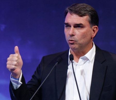 Flávio Bolsonaro deve fazer convenção neste sábado sem ter vice definido