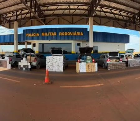Polícia apreende comboio com 8 veículos carregados de mercadorias ilegais