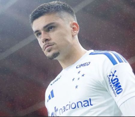 Reavaliação do atacante Gabriel Pec, do Cruzeiro, confirma fratura