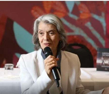 Cármen Lúcia reforça que democracia não se sustenta em palácios