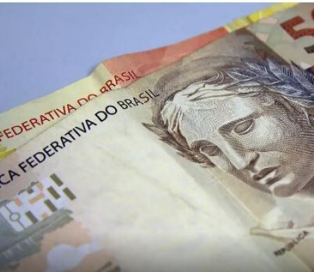 Governo congela Bolsa Família e não prevê reajuste para 2027