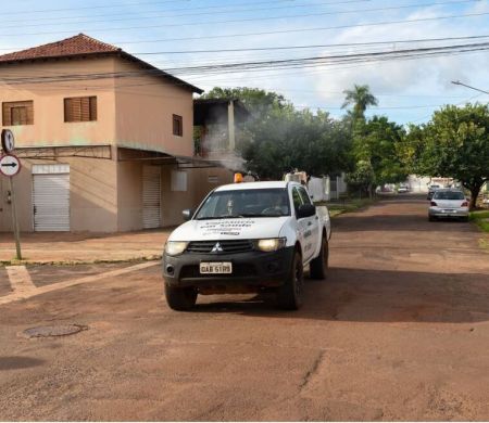 Cinco bairros recebem aplicação de fumacê contra dengue nesta terça