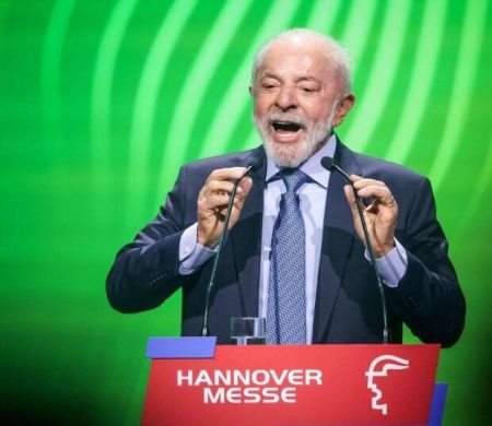 Lula sinaliza em podcast que não deve ir a debates no 1º turno