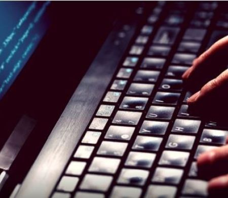 Anúncios falsos sobre Desenrola Brasil enganam usuários nas redes
