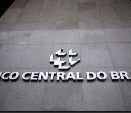 Focus reduz previsão para juros de 2026 antes do Copom