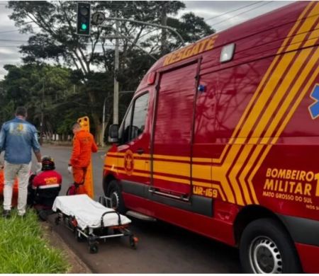 Professora sofre fratura exposta após ser atingida por moto na Guaicurus