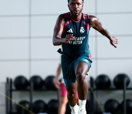Vini Jr. elogia início de trabalho com Mourinho no Real Madrid