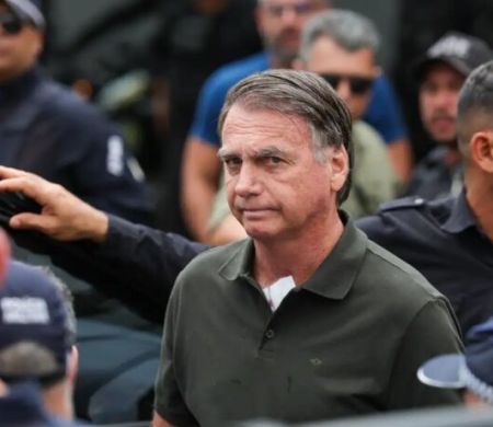 Defesa de Bolsonaro pede ao STF que filhos o visitem no dia dos pais