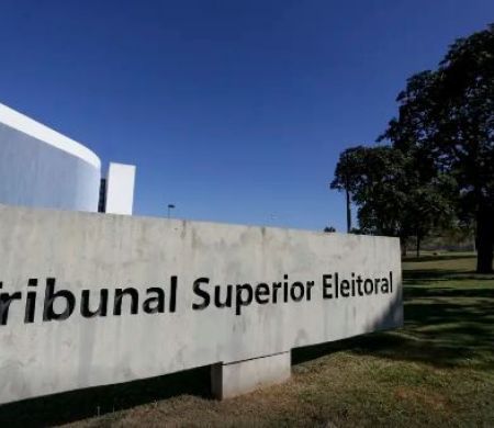 Eleições terão conselho do TSE para monitorar desinformação e IA