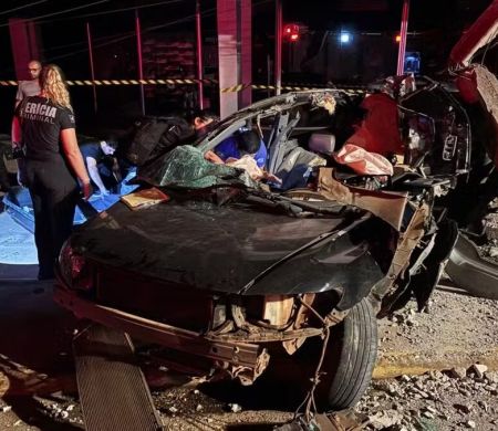 Batida brutal parte poste ao meio e mata jovem de 23 anos no interior