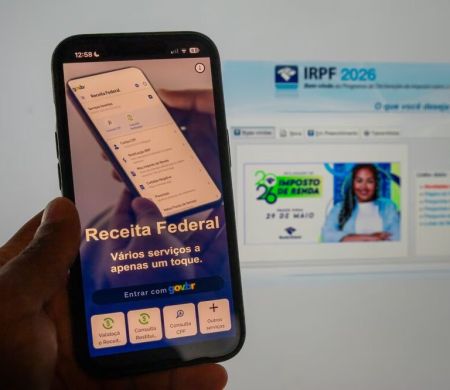 Prazo para sair da malha fina e receber a restituição do IR ainda em agosto termina hoje