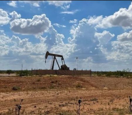 Petróleo sobe com negociações sobre Estreito de Ormuz no radar