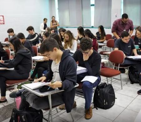 Prouni oferece bolsa permanência de R$ 700 mensais a estudantes