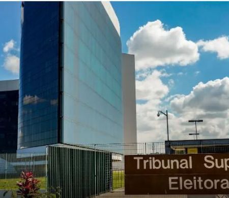 TSE reúne ministros nesta quinta para definir regras sobre uso de IA