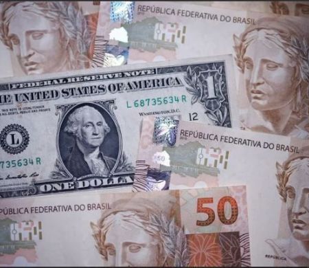 Dólar abre em alta após novos dados de inflação nos EUA