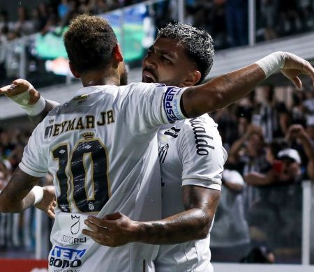 Neymar e Gabigol brilham, e Santos vira sobre Macará na Sul-Americana