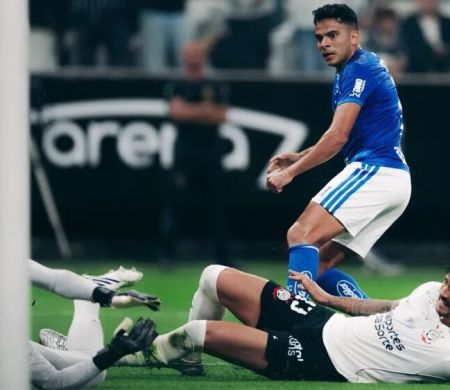 Cruzeiro vence Corinthians e se aproxima do G4 do Brasileirão