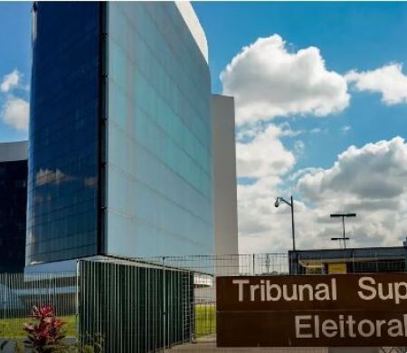 TSE reúne embaixadores para apresentar segurança das urnas eletrônicas